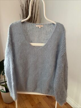 Oversized Light Blue V-Neck feels like Mohair Blend drop shoulders Sweater